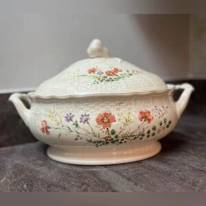 MIKASA MARGAUX SOUP
TUREEN/VEGETABLE
SERVER WITH LID